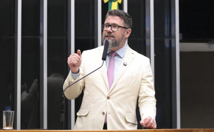 Deputado do PL quer ampliar FGTS e permitir saque para arma de fogo