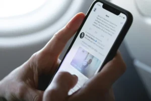 Tudo sobre o melhor celular IP68 para levar para a praia e como a proteção funciona