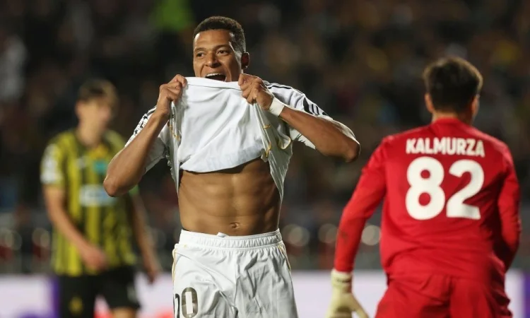 Mbappé tem lesão na coxa confirmada a menos de dois meses para a Copa