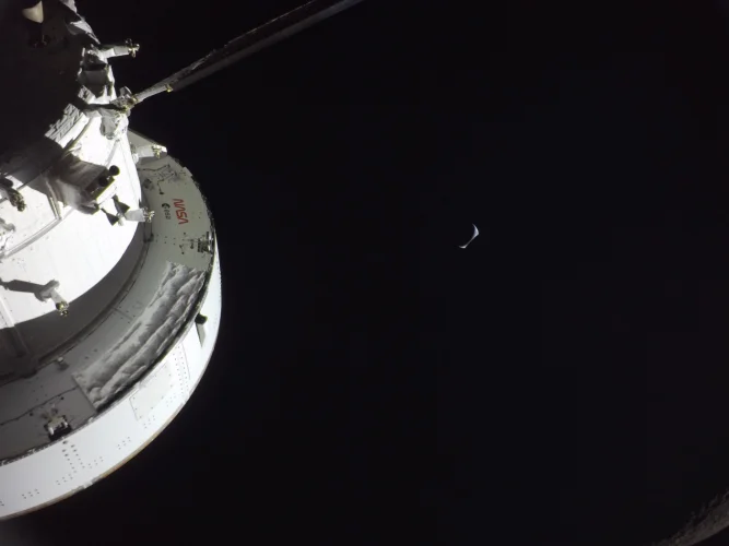 Nasa divulga novas fotos da Terra e da Lua capturadas durante Artemis II