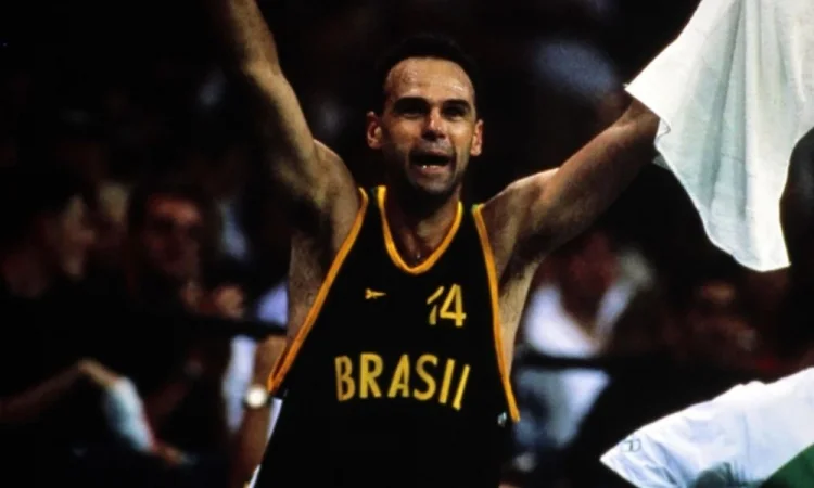 Flamengo aposenta camisa 14 do basquete em homenagem a Oscar: ‘Eterno’