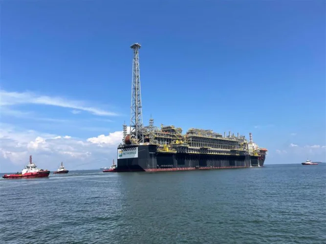 Justiça mantém liminar que derruba imposto na exportação de petróleo