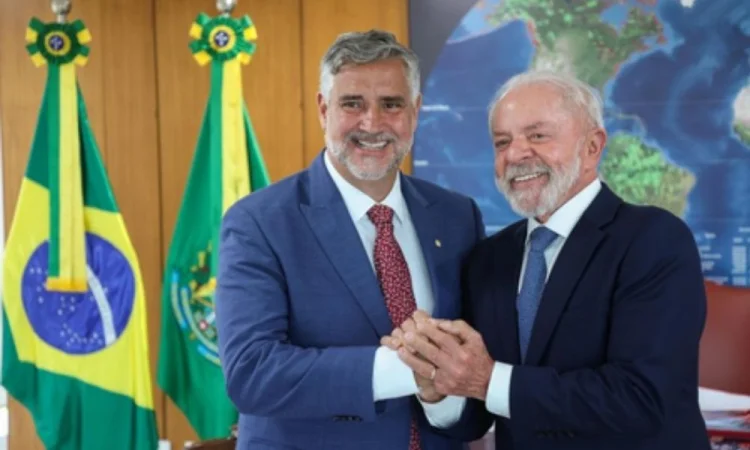 Lula anuncia deputado Paulo Pimenta como líder do Governo na Câmara 