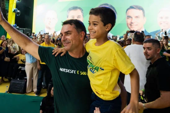 Moraes e esposa voaram ao menos oito vezes em aviões ligados a Vorcaro, aponta jornal; ministro nega