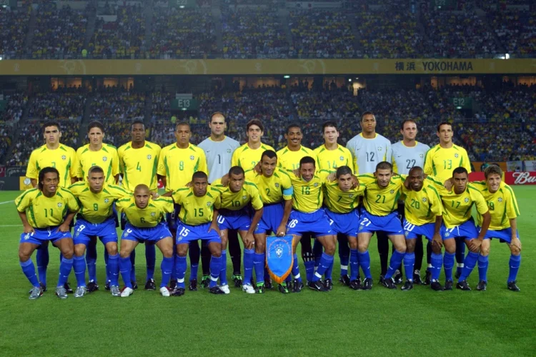 Aos 44 anos, Kaká, mascote da conquista do penta, reverencia a “Família Scolari”