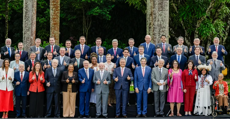 Governo exonera 17 ministros de Estado que estudam candidatura