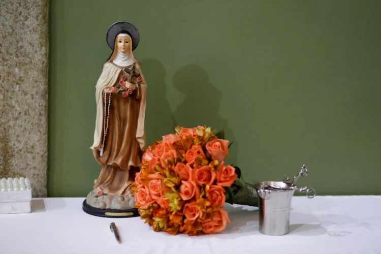 Santa Teresinha: como fazer a Novena das Rosas para alcançar uma graça