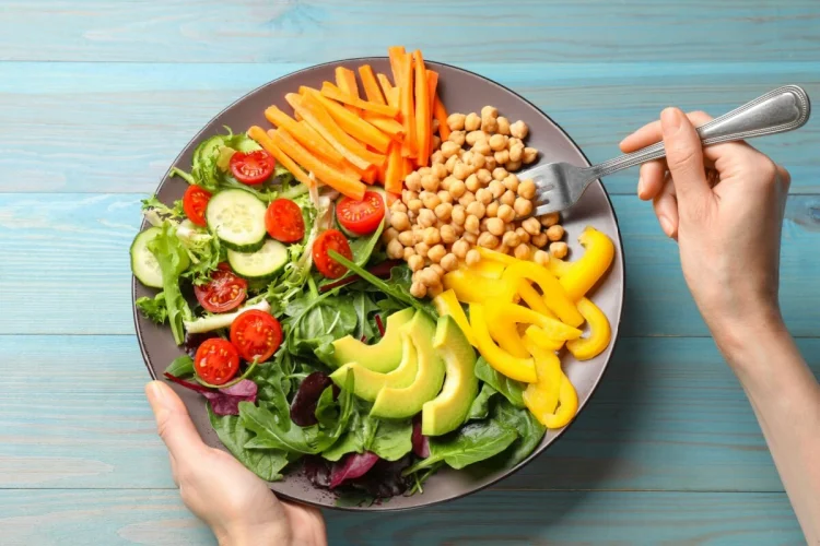 Saúde no prato: 5 cuidados com a alimentação para a prevenção de doenças