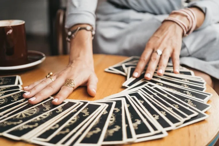 Tarot do dia: previsão para os 12 signos em 05/04/2026