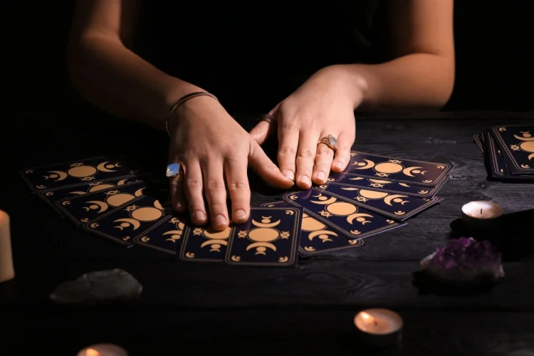 Tarot do dia: previsão para os 12 signos em 06/04/2026