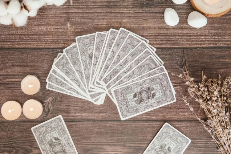 Tarot do dia: previsão para os 12 signos em 14/04/2026
