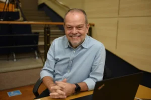 Prefeito expulso do PL por criticar Pontes se filia ao Republicanos de Tarcísio