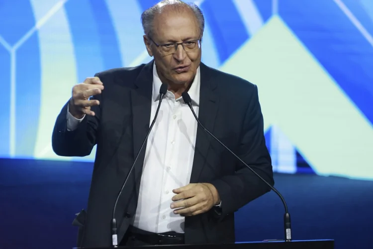Paternidade do túnel Santos-Guarujá: evento de Alckmin acirra briga com Tarcísio