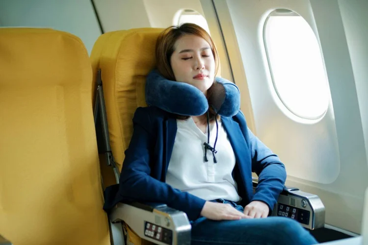 Vai viajar no feriado? Veja 7 dicas para proteger a coluna e evitar dores