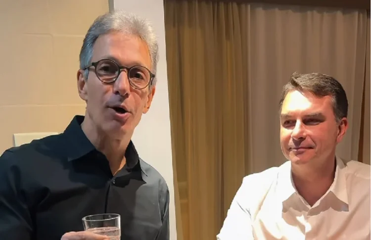 Zema brinca com Flávio Bolsonaro: ‘Convite para ser meu vice’