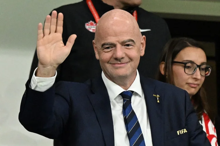 Infantino garantiu a reeleição na FIFA, 300 dias antes