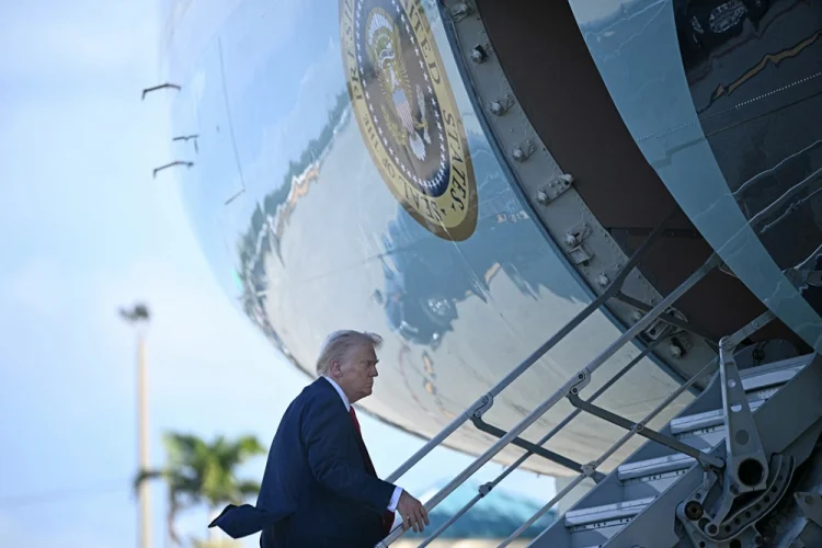 Musk, Tim Cook e mais 23: veja quem acompanha Trump em viagem à China