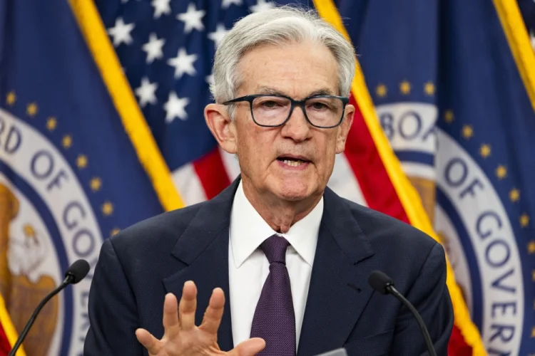 Powell deixa o Fed em meio a pressão de Trump e disputa sobre independência do BC
