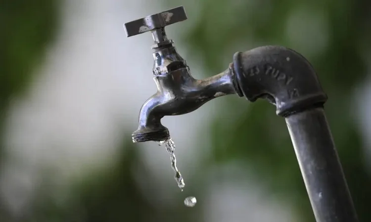 Égua cai em adutora e afeta abastecimento em 300 bairros de Belo Horizonte