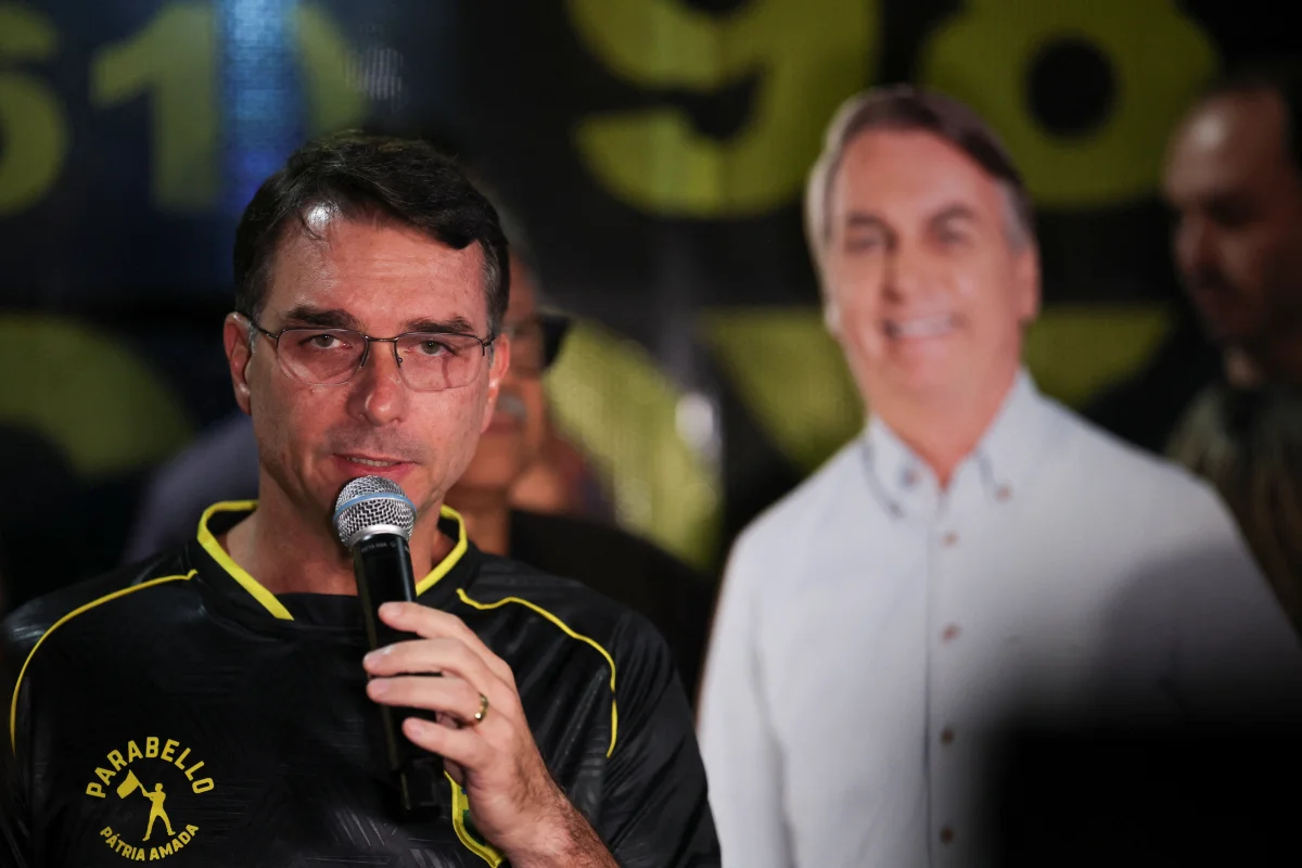Relação de Flávio com Vorcaro é vista como 'bomba' na pré-campanha; aliados se dizem surpresos