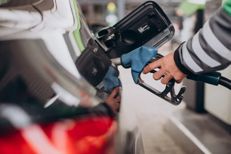 Petrobras anuncia reajuste do preço da gasolina para distribuidoras