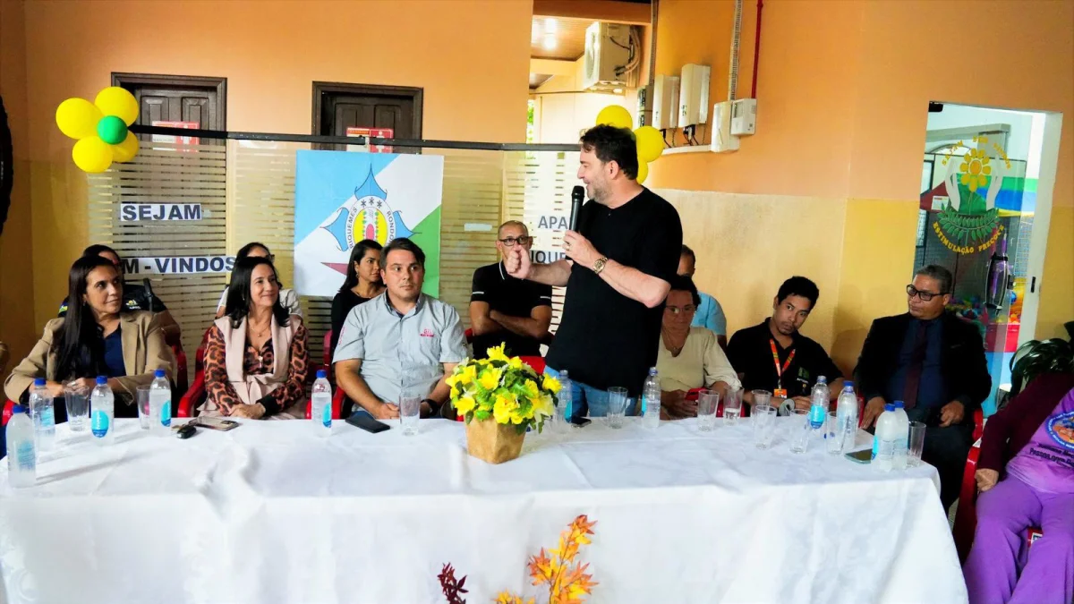 Alex Redano participa da entrega de projeto de segurança na APAE de Ariquemes Alex Redano participa da entrega de projeto de segurança na APAE de Ariquemes