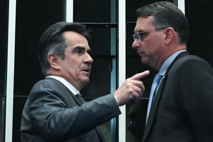 ‘Tem que ser investigado como todos’, diz Ciro Nogueira sobre Flávio Bolsonaro