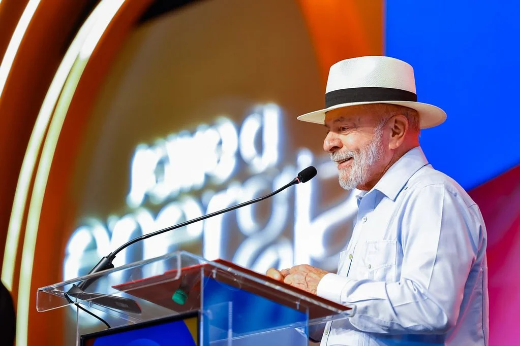Lula comemora o 'inferno astral' de Flávio Bolsonaro e quer seguir com 'pacote de bondades'