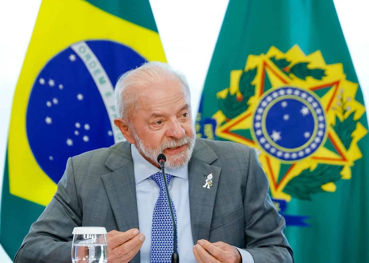 'Caso dele é de polícia', diz Lula sobre pedido de dinheiro de Flávio a Vorcaro para filme de Bolsonaro