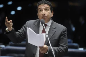 Técnica de enfermagem acusa Magno Malta de agressão; senador nega