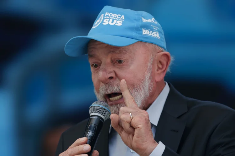 Lula inicia radioterapia no couro cabeludo após retirada de lesão