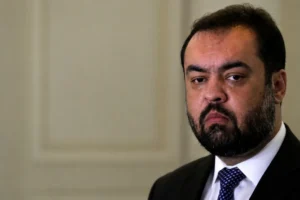 PF aponta jantares de Cláudio Castro bancados por Vorcaro com bife de ouro e Dom Pérignon; um evento custou R$ 5 milhões