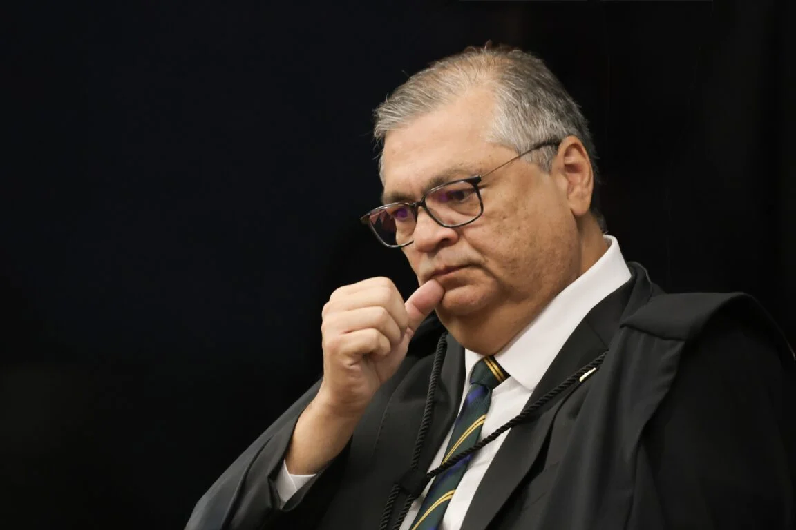 Dino diz ter recebido ameaça de morte por funcionária de companhia aérea em aeroporto de São Paulo