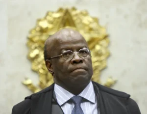 DC confirma Joaquim Barbosa como pré-candidato à Presidência; Rebelo protesta