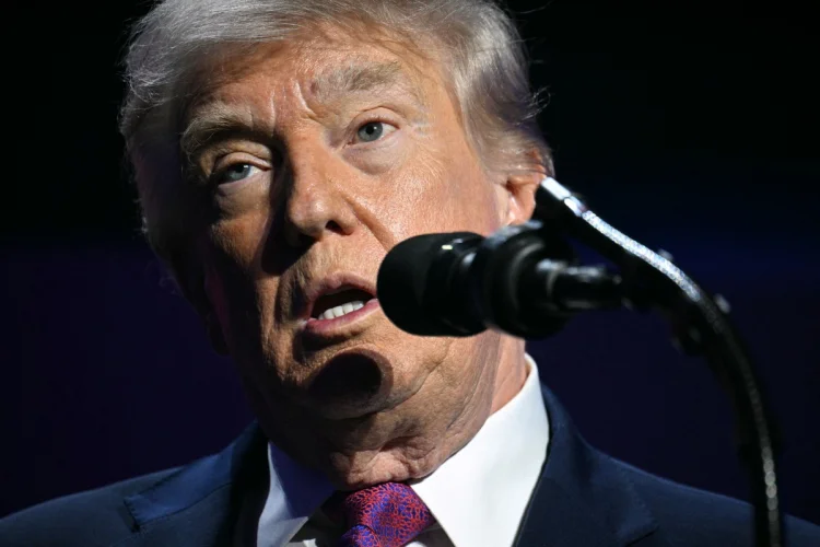 Trump diz que Marinha dos EUA abateu sete navios do Irã em Ormuz