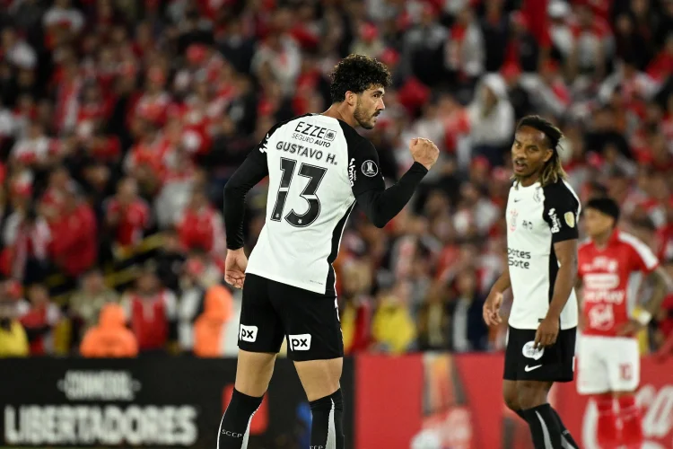 Corinthians arranca empate e se mantém na liderança do Grupo E da Libertadores