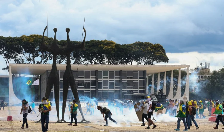 Genial/Quaest: 52% são contra a redução das penas de envolvidos no 8 Janeiro