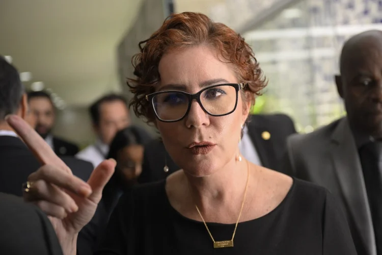 Moraes manda Itamaraty e Justiça adotarem medidas para extraditar Zambelli