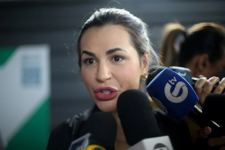 Deolane Bezerra é presa em operação contra lavagem de dinheiro do PCC