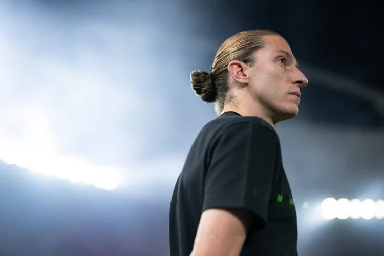 Filipe Luís é o candidato favorito para assumir o Bayer Leverkusen, diz TV