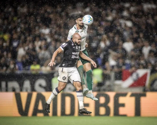 Palmeiras não aproveita expulsão e empata com Remo após atraso por chuva