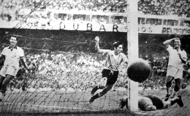 Derrota brasileira para o Uruguai, há 76 anos, foi trailer do Maracanazo