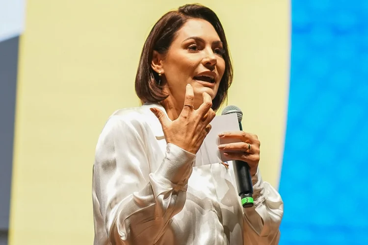 Michelle Bolsonaro chama Moraes de ‘irmão em Cristo’; assista