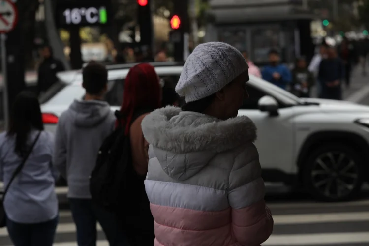 Nova frente fria no fim de semana traz chuva a áreas do Sul e Sudeste