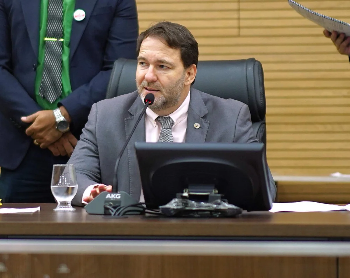 Alex Redano cobra solução urgente para falta de professores em escola de Vila União Alex Redano cobra solução urgente para falta de professores em escola de Vila União