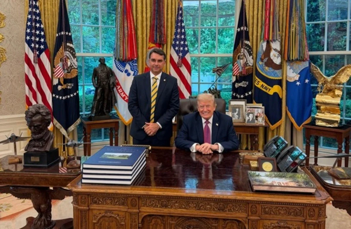 Trump ouviu Flávio Bolsonaro antes de enquadrar PCC e CV como terroristas
