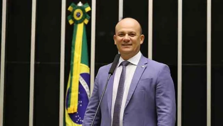 Oposição protocola novo pedido de impeachment contra Moraes