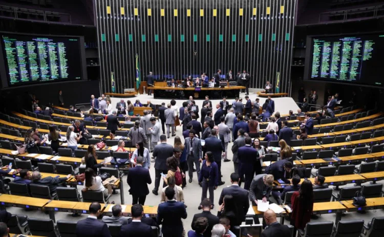 Dias de folga, salário mantido: entenda PEC da Câmara que acaba com a escala 6×1