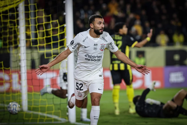 Corinthians empata com Peñarol e garante liderança do grupo na Libertadores