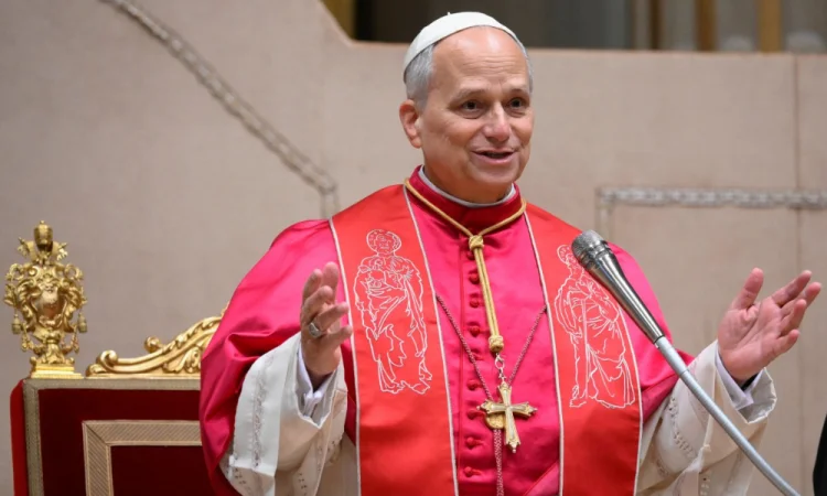 Papa Leão XIV ameaça excomungar grupo católico ultratradicionalista